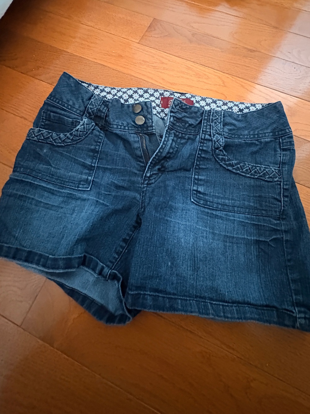 Vintage High-Rise Dark Blue Denim Shorts with Braided Pocket Trim